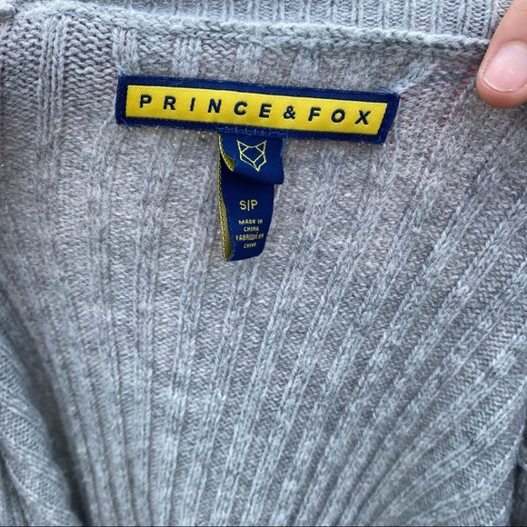 Prince and Fox Womens Cropped Fitted Ribbed Gray Button Sweater Size S EUC - Picture 2 of 3